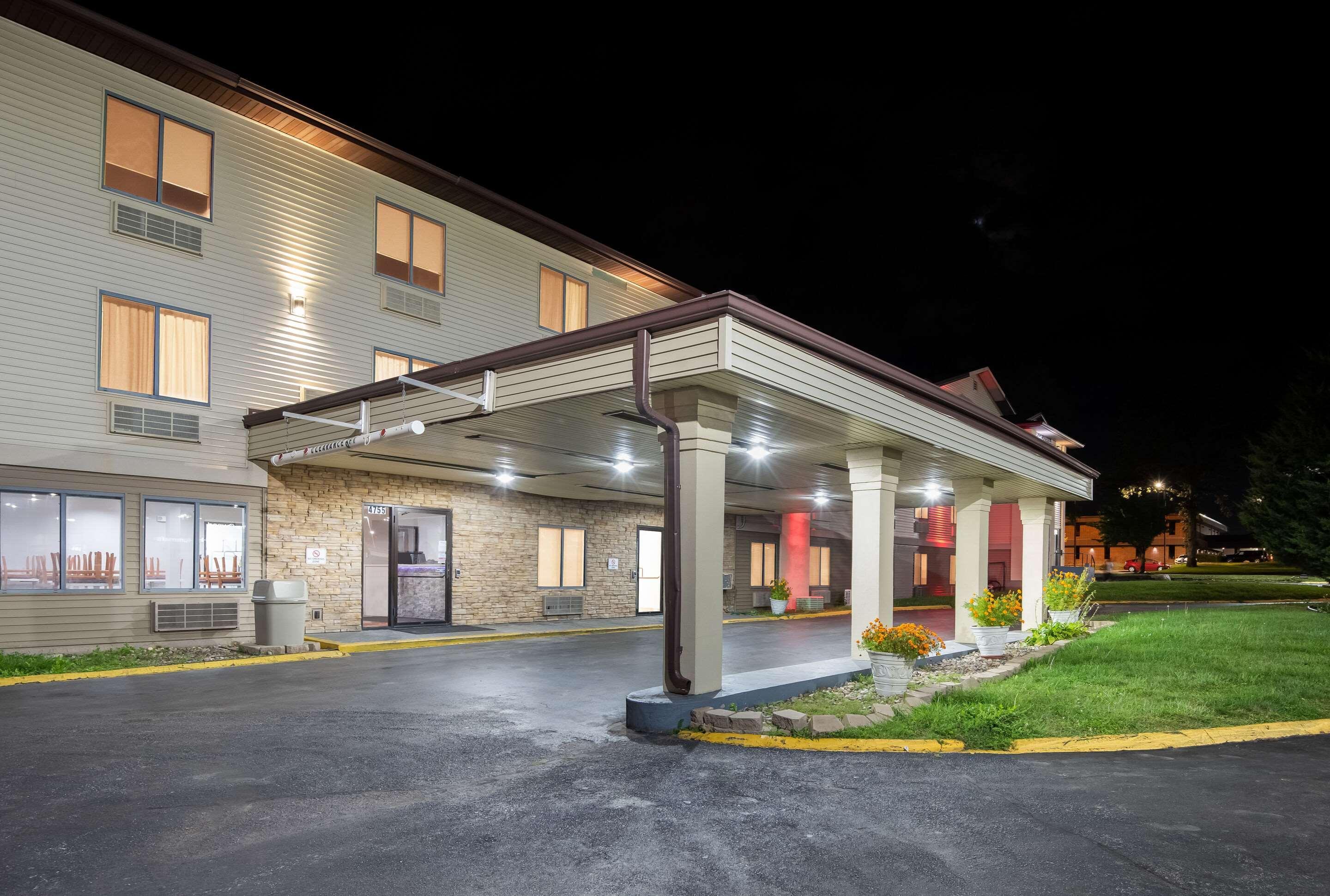 Econo Lodge Inn & Suites Des Moines - Merle Hay Rd Exterior foto